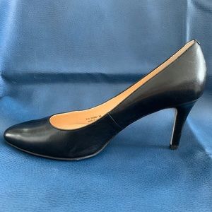 VGUC Cole Hann Pumps